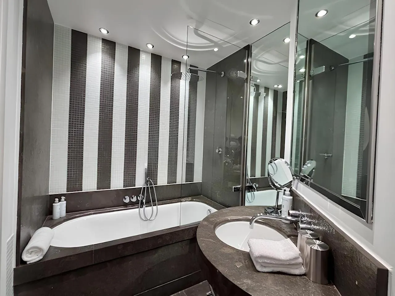Le A Hotel Paris