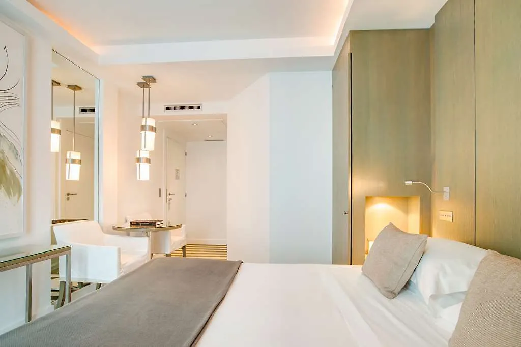 ****  Le A Hotel Paris France