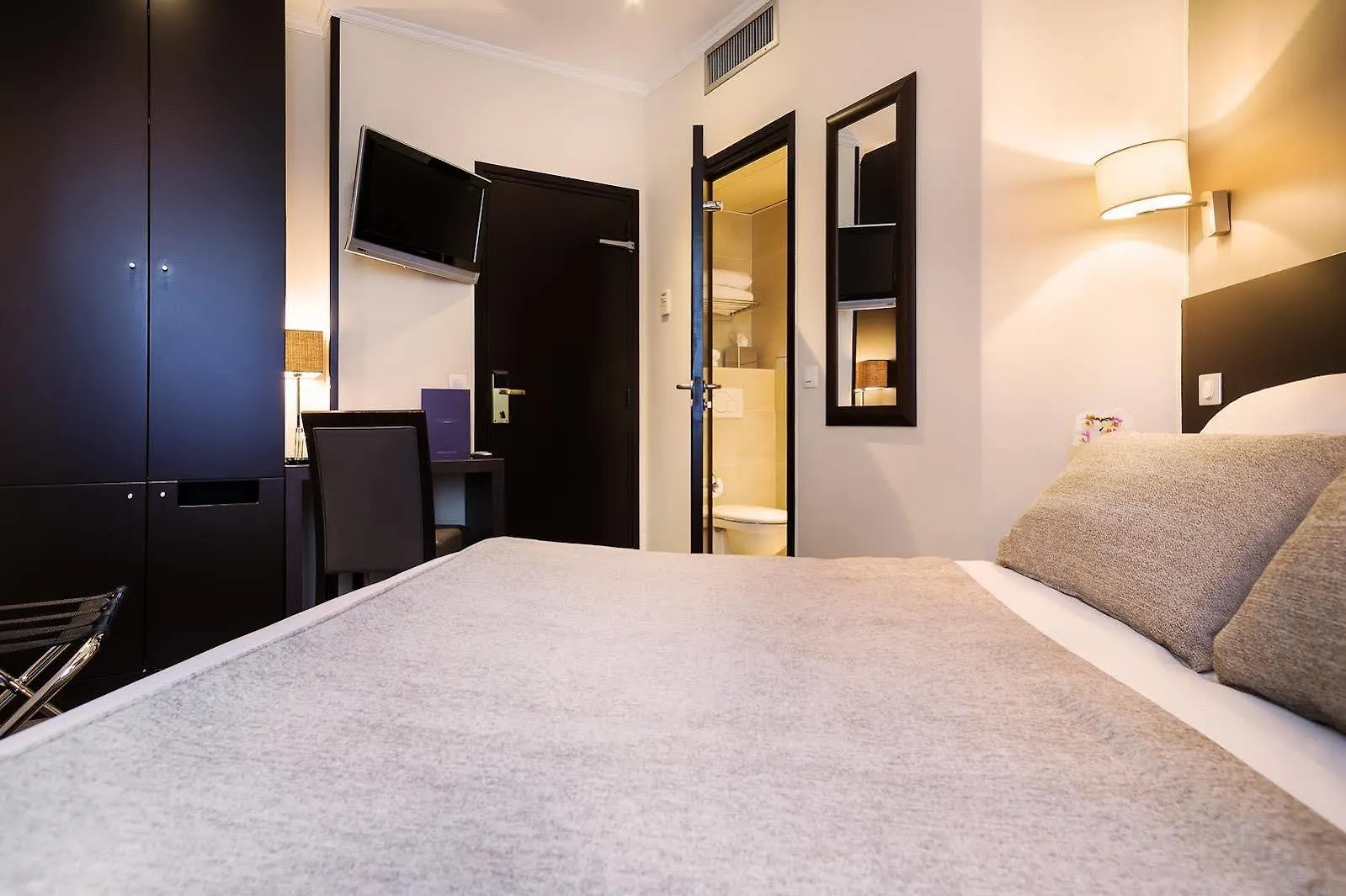 ****  Le A Hotel Paris France